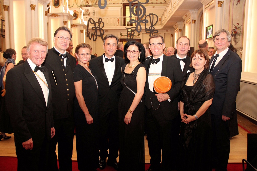 TU-Altrektor Hans Sünkel, Rektor Wilfried Eichlseder (Montanuni Leoben), Nationalrätin Beatrix Karl, Bürgermeister Siegfried Nagl, Landtagsabgeordnete Sandra Wallner-Liebmann, CV-Steiermark Vorsitzender Gerhard Leitinger, RLB-Generaldirektor Martin Schaller mit Gattin Gabriele und Rektor Josef Smolle (Med-Uni Graz) Fotocredit: Markus Simmerstatter/TRICOM